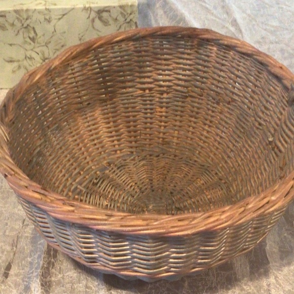 Set of 3 hand- painted Vintage Baskets - Picture 4 of 4